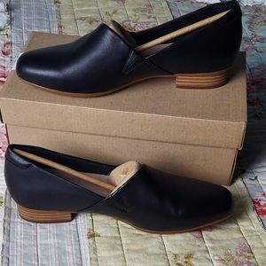 Clark's Juliet Palm flat in black sz. 10